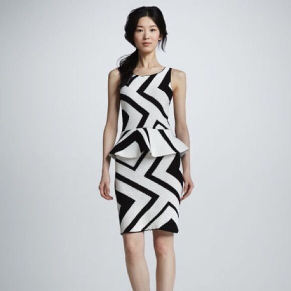 Alice + Olivia Monaco Crochet Pleated Peplum Dress Black and White Size XS NWT - Picture 3 of 13